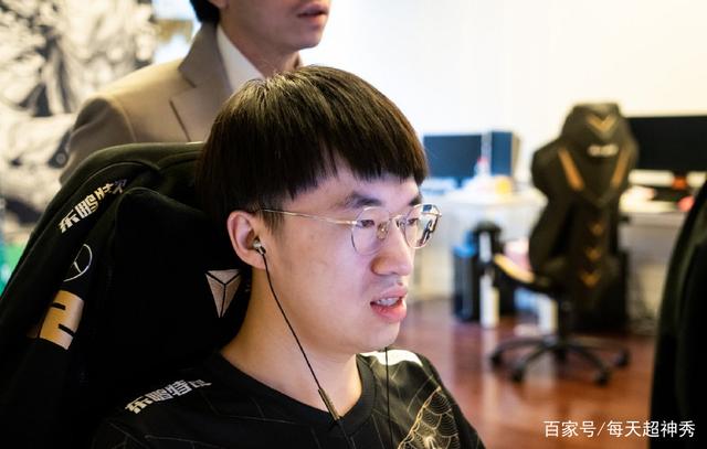 KT碾压PSG,Ming完成史诗逆转焦点之战淘汰赛,让粉丝疯狂欢呼 KT碾压PSG,Ming完成史诗逆转焦点之战淘汰赛,让粉丝疯狂欢呼