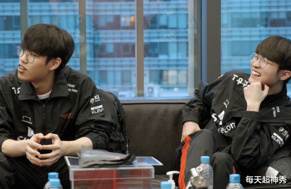 FLY碾压BRO,Oner操刀奇招英雄翻盘强强对话半决赛,点燃全场激情 FLY碾压BRO,Oner操刀奇招英雄翻盘强强对话半决赛,点燃全场激情