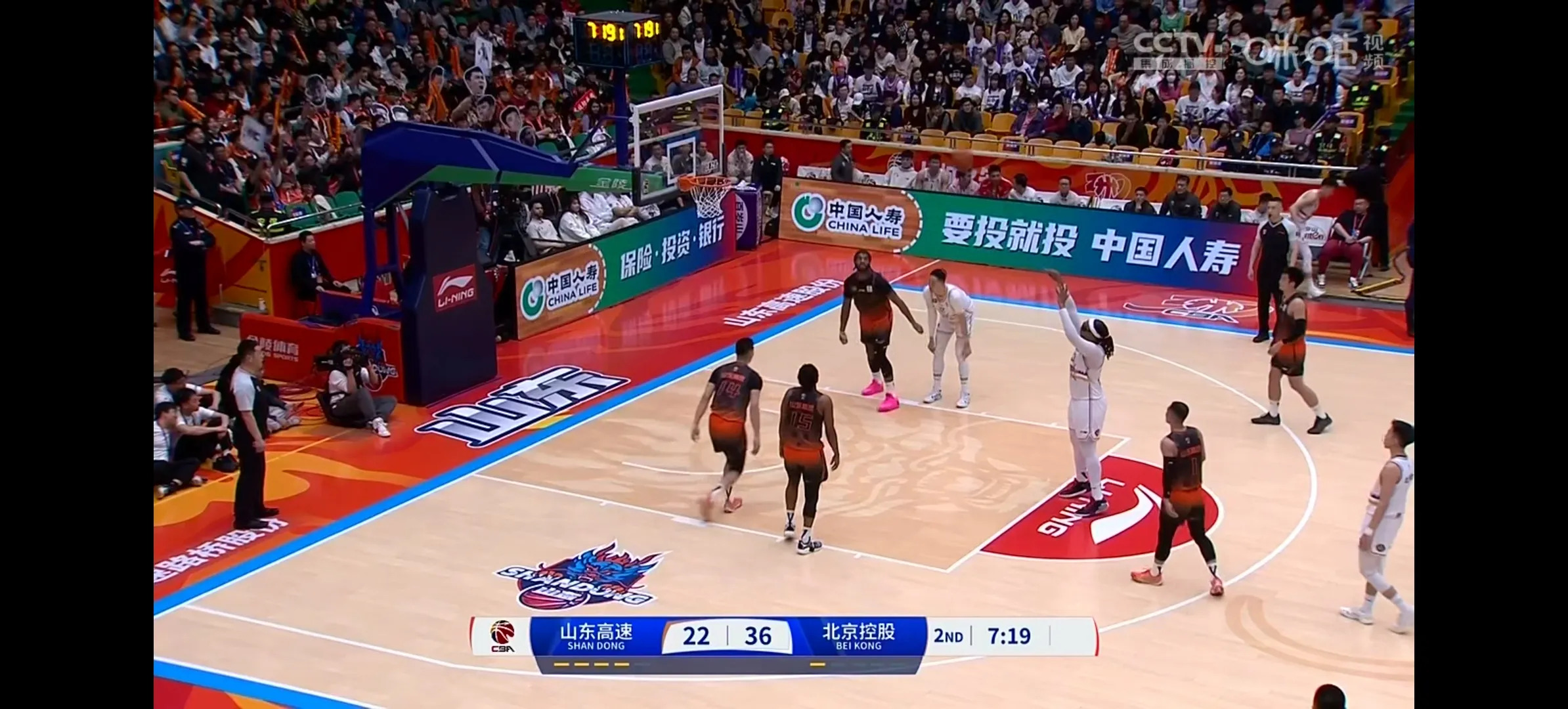 山西队横扫辽宁队，布克统治全场