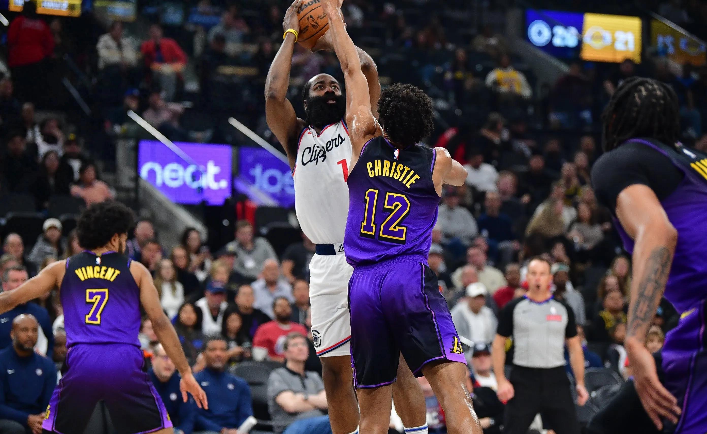 湖人力克马刺，布克点燃赛场