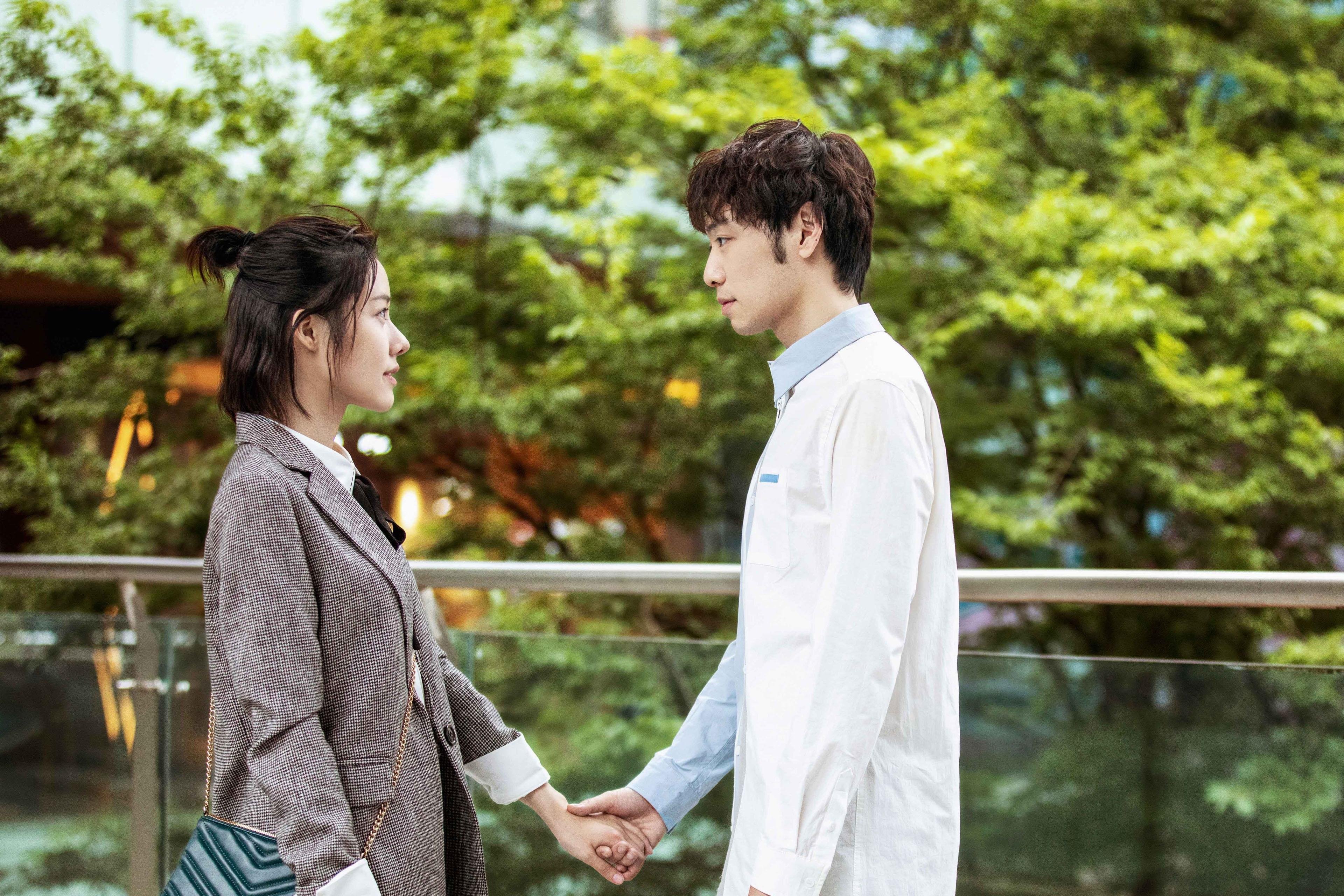 开云APP-恩佐梅开二度导演逆转好戏！瑞典锋霸双响击溃那不勒斯，战术博弈下的个人英雄主义